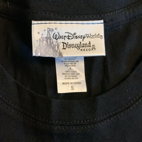 Beautiful Black Walt DisneyWorld t-shirt - Picture 3 of 8